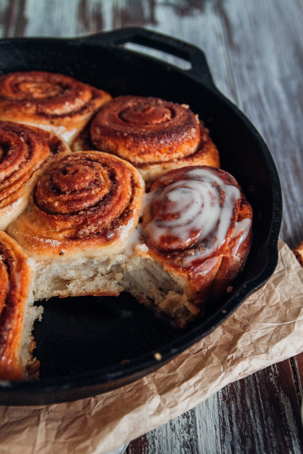 vegan sourdough cinnamon rolls