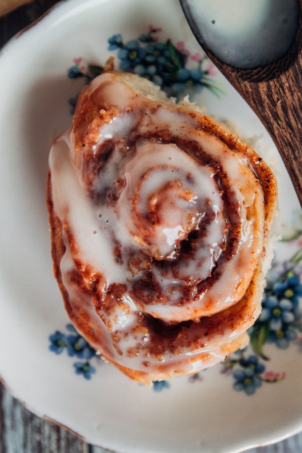 vegan sourdough cinnamon rolls
