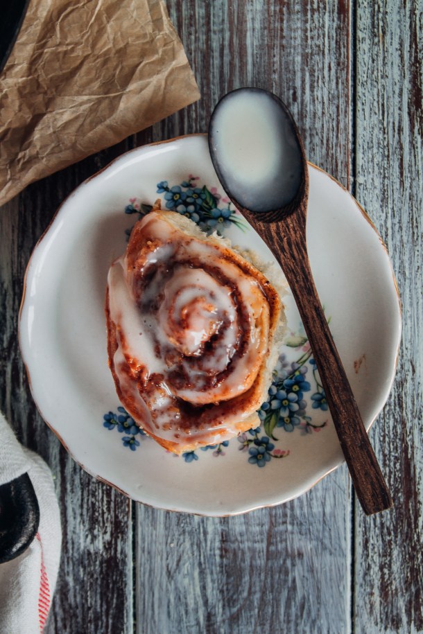 vegan sourdough cinnamon rolls
