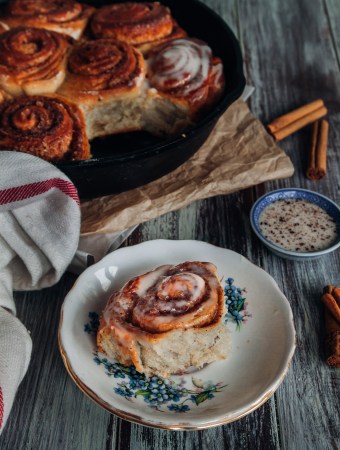 vegan sourdough cinnamon rolls